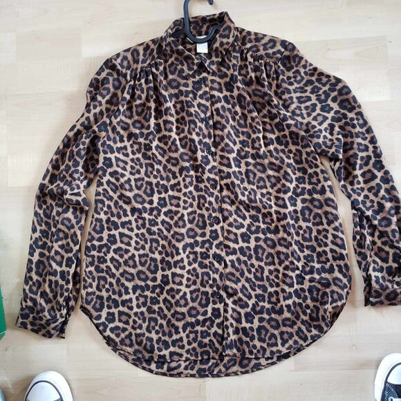 SASSY H&M Leopard spotted long sleeve blouse - Picture 2 of 5